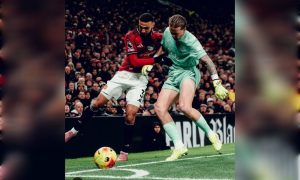 Dibekap 10 pemain Everton, peringkat Manchester United tertahan