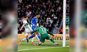 Real Madrid ke puncak klasemen meski hanya raih satu poin lawan Elche