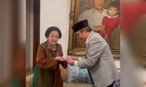 Jimly Asshiddiqie beri Megawati Soekarnoputri buku karyanya