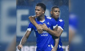 Persib Bandung mendekat ke puncak klasemen setelah terkam Borneo FC