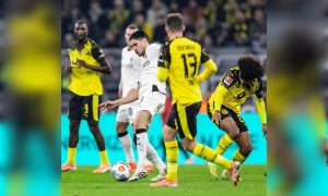 Pemain Timnas Kevin Diks bertekuk lutut di kandang Dortmund