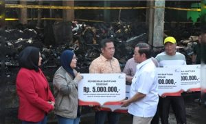 Gubernur Pramono bantu pedagang pasar induk Kramat Jati Rp5 juta