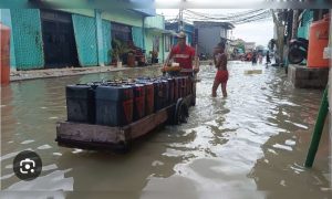 Wilayah barat Jakarta mulai digenangi air laut pasang