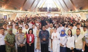 Wakil Gubernur Rano Karno tinjau misa malam Natal di gereja