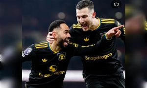 Arsenal gagal menjauh dari Manchester City setelah ditelan MU