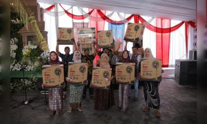 Produsen garam nasional PT Sumatraco bagikan bahan pangan ke karyawan