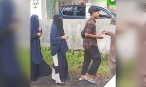 Suami 42 tahun dan istri 36 tahun, punya 13 anak