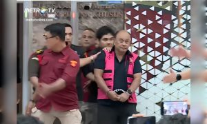 Dadan Hindayana Cs dengan tangan diborgol dijebloskan ke tahanan